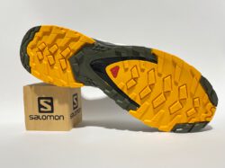 Salomon XA PRO 3D v8 GORE-TEX Herren grau gelb Sohle